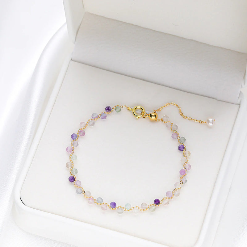 Elegante Armbänder aus bunten Natursteinperlen