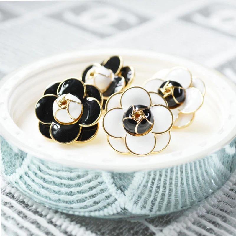 Elegante Kamelienblüten-Ohrringe