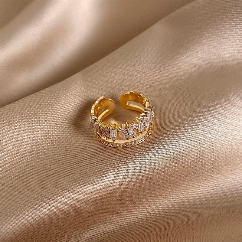 Elegante, modische, doppellagige, mit Zirkonen verzierte Ringe
