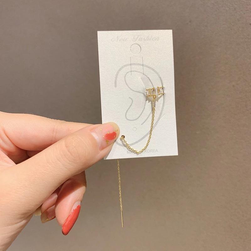 Elegante asymmetrische Schmetterlingsohrringe im koreanischen Stil
