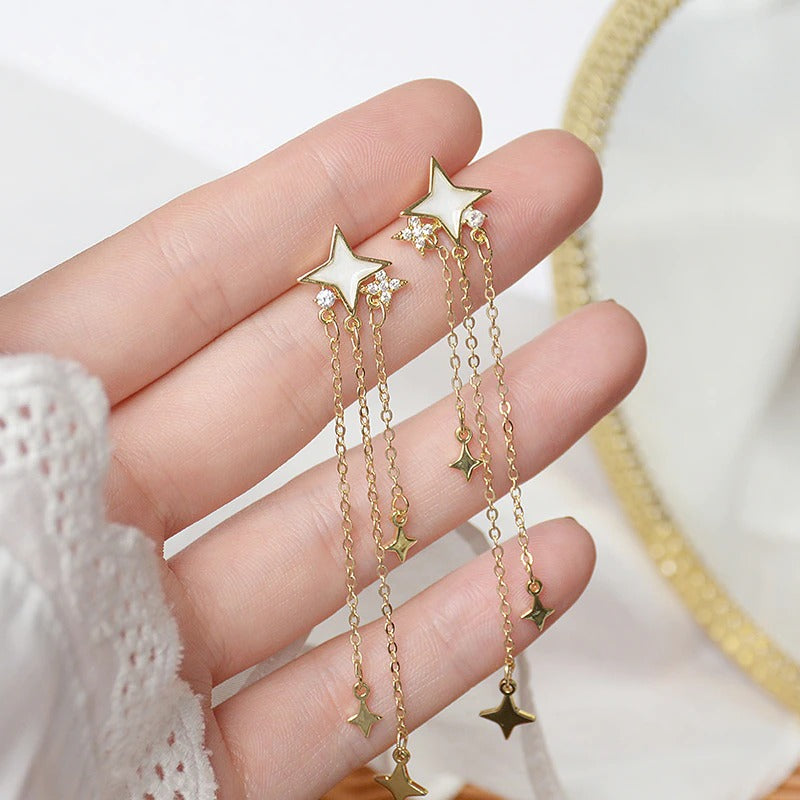 Elegante, von der Natur inspirierte Kollektion langer Tropfenohrringe mit Mikro-Einlage aus Strasssteinen