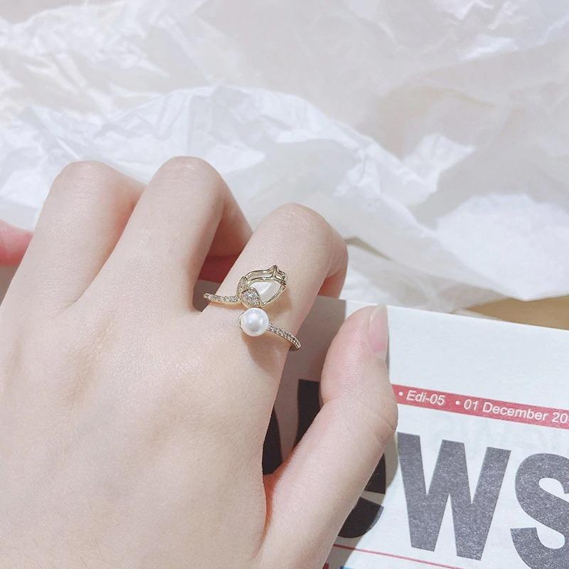 Elegantes Opalrosen-Accessoire