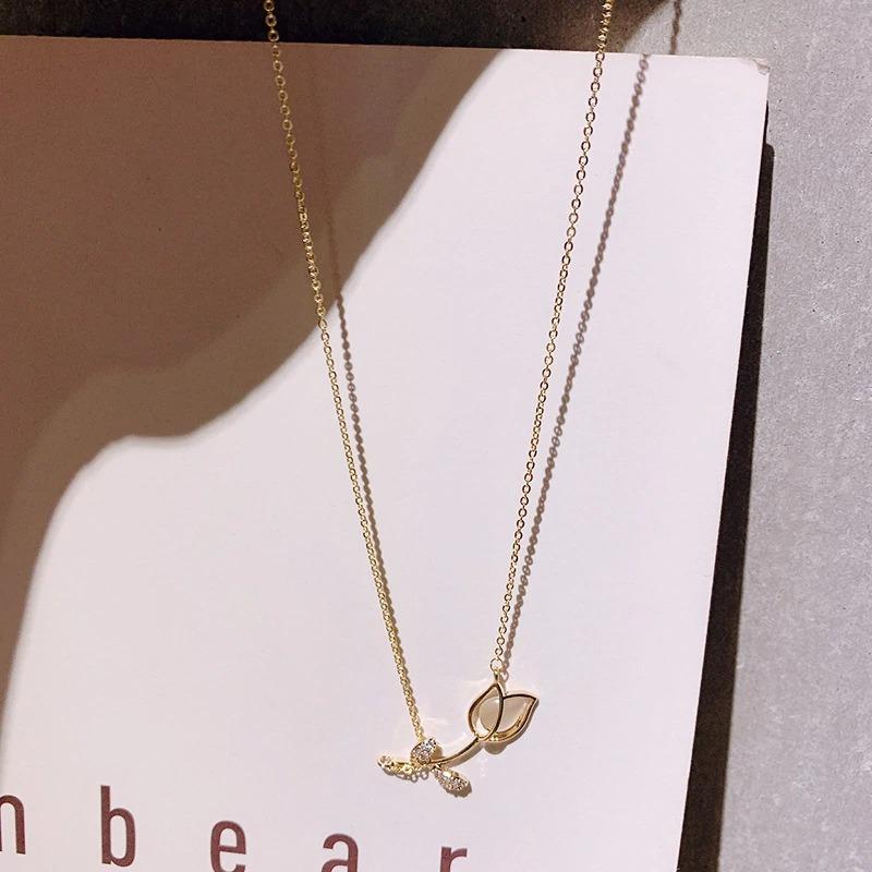 Elegantes Opalrosen-Accessoire