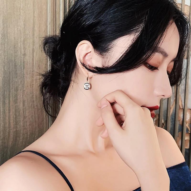 Elegante Perlen- und Strass-Ohrhänger