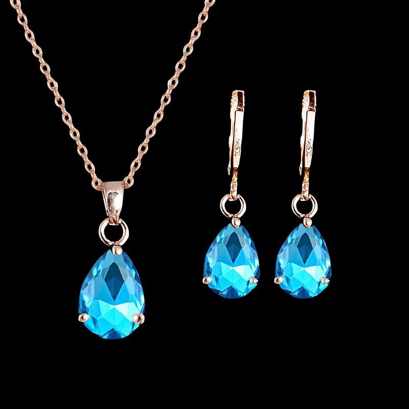 Elegantes Set aus Halskette und Ohrringen mit Strasssteinen