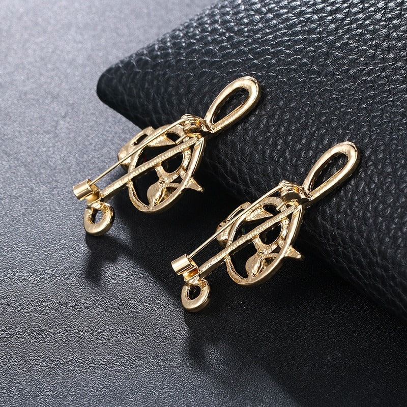 Elegante mit Strasssteinen und Perlen verzierte Broschennadeln mit Musikzeichen