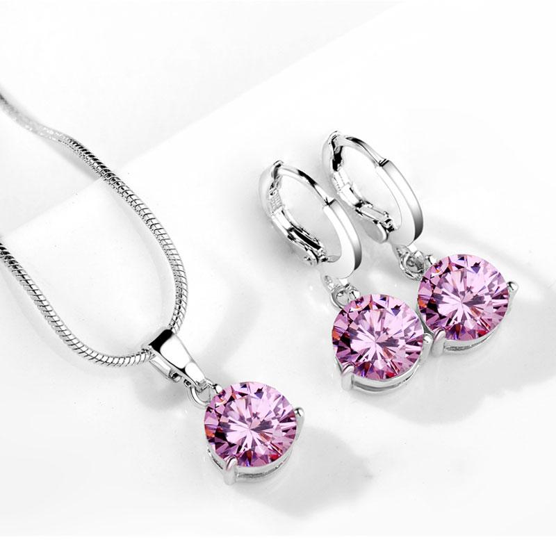 Elegantes, rundes Set aus hypoallergener Halskette und Ohrringen mit Zirkonia-Kristallen