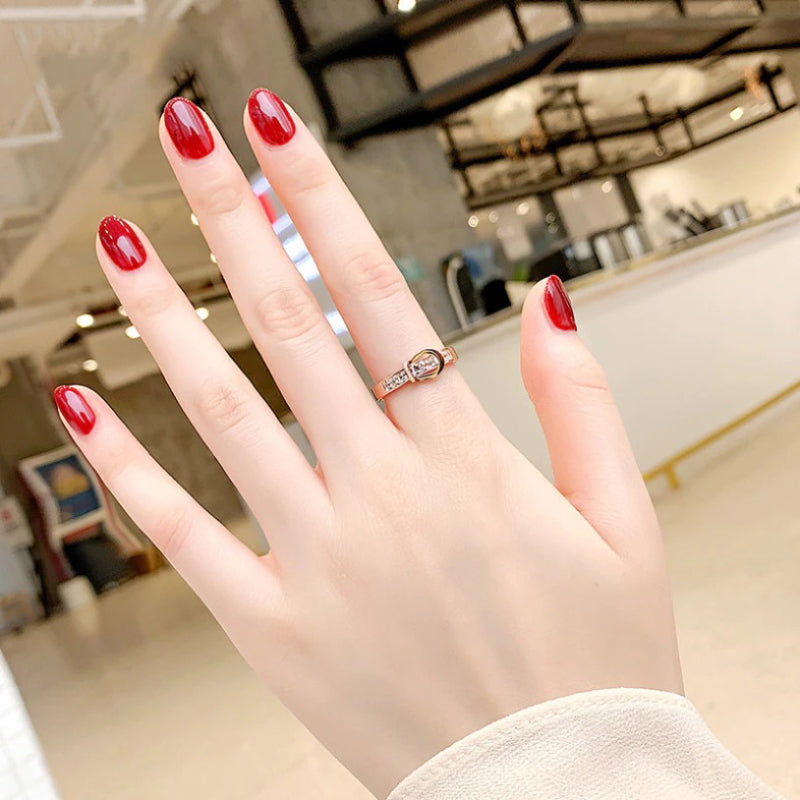 Gravierte Ringe in Form einer Gürtelschnalle aus Zirkonia mit der Aufschrift „Love Forever“