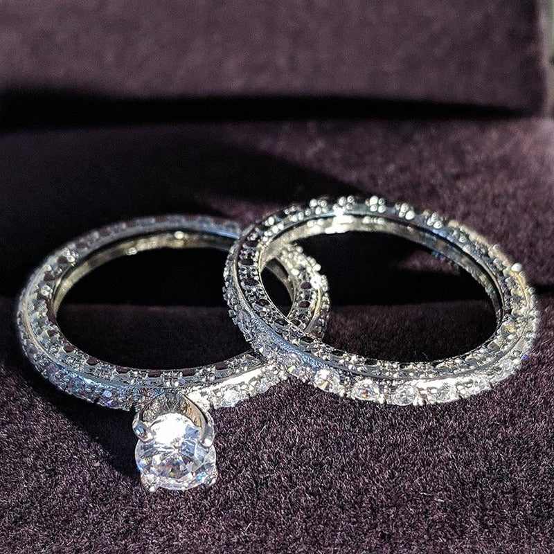 Außergewöhnliche Kollektionen von mit Strasssteinen besetzten Ringsets