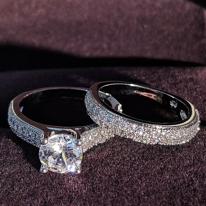 Außergewöhnliche Kollektionen von mit Strasssteinen besetzten Ringsets