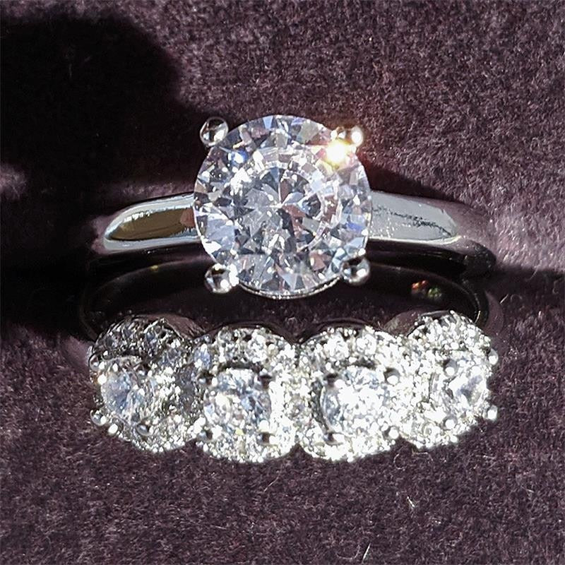 Außergewöhnliche Kollektionen von mit Strasssteinen besetzten Ringsets