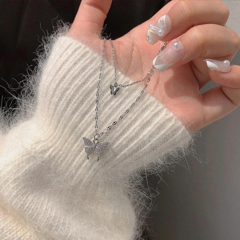 Exquisite doppellagige Halskette mit Schmetterlingsanhänger