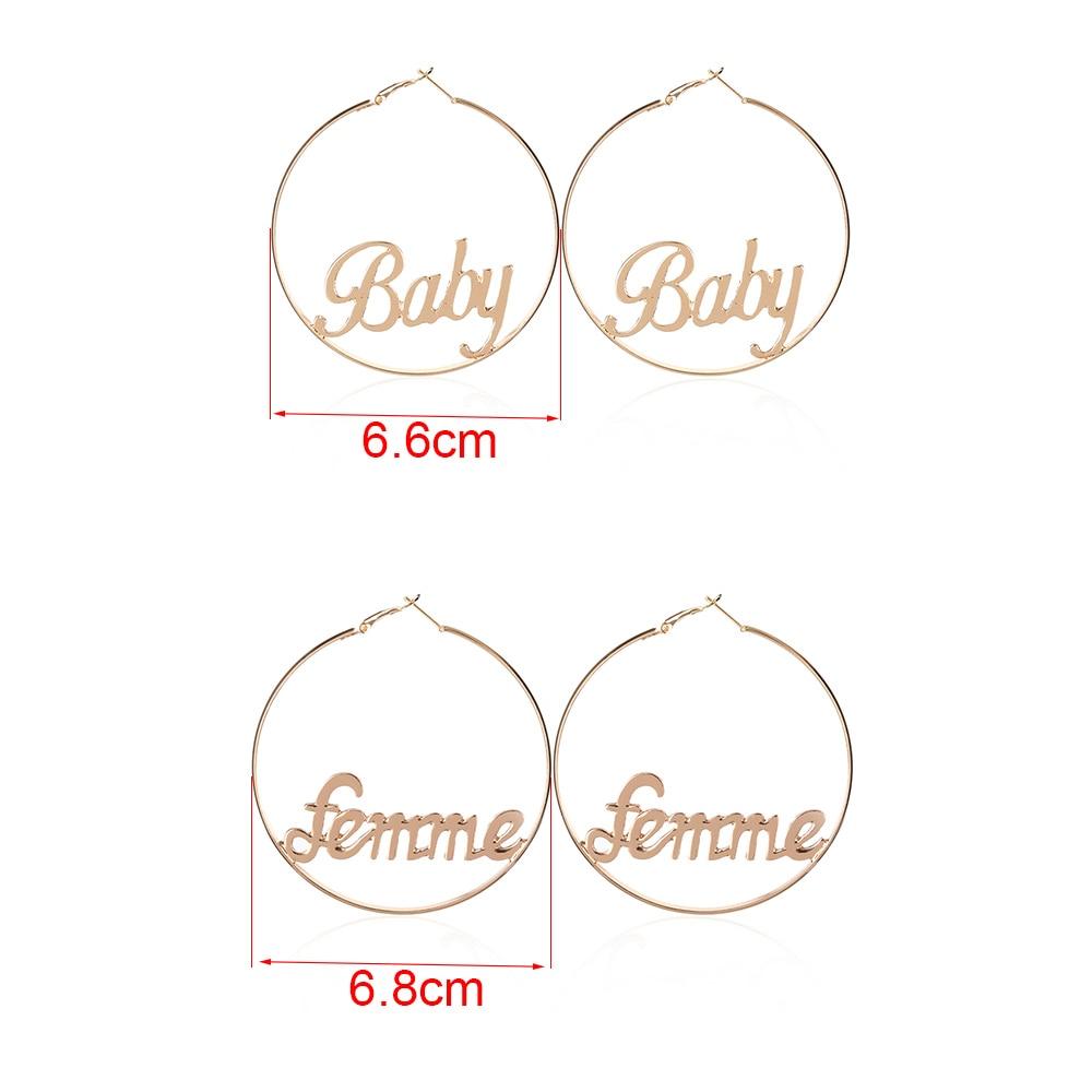 Exquisite Femme „Baby“ Buchstaben-Creolen