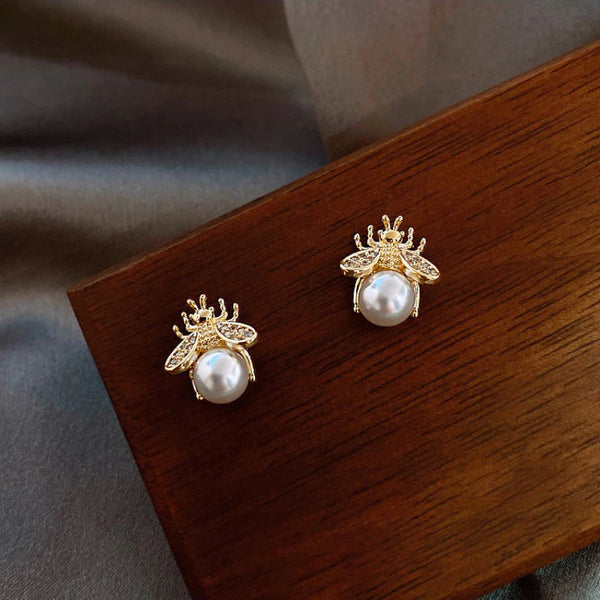 Exquisite Mini-Ohrstecker mit Honigbienen-Perle