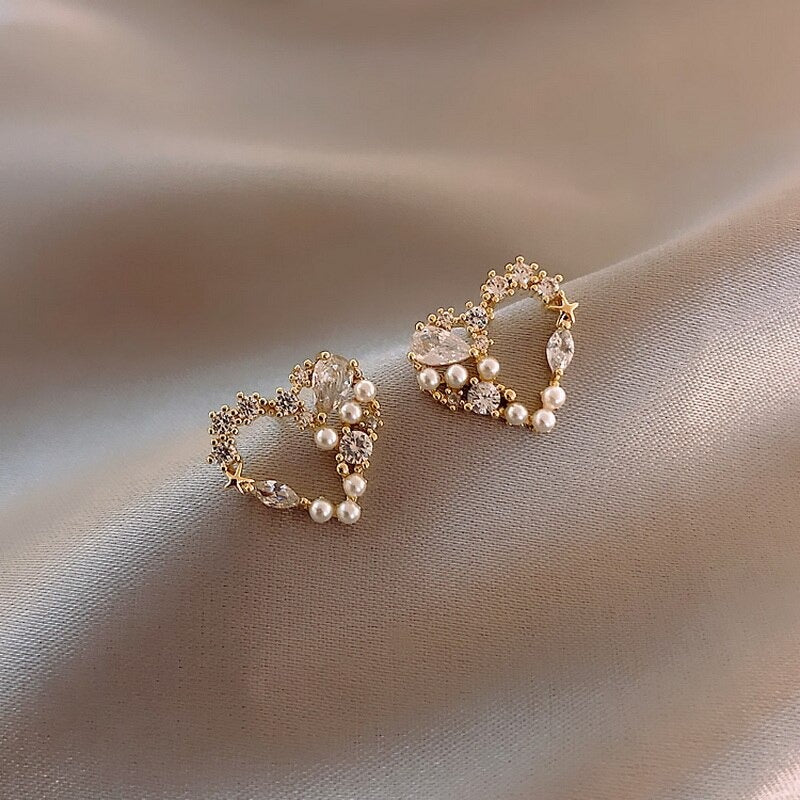 Exquisite Mini-Ohrstecker mit Honigbienen-Perle