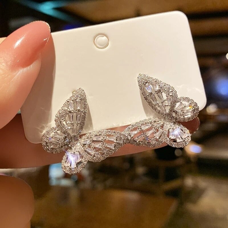 Erlesene Kollektion von Tropfenohrringen mit Perlenquasten