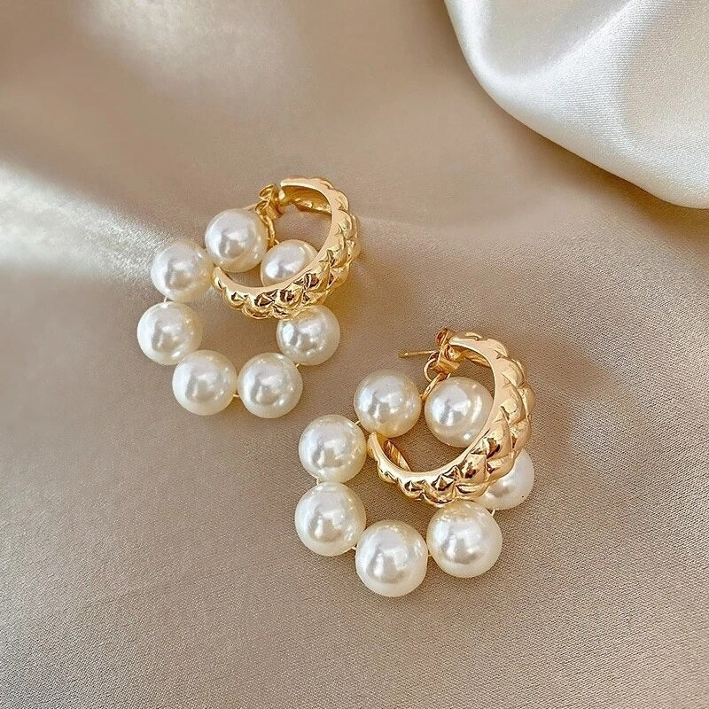 Erlesene Kollektion von Tropfenohrringen mit Perlenquasten