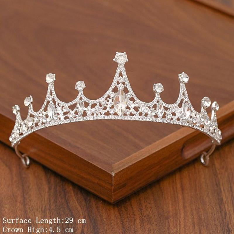 Erlesene, mit Strasssteinen besetzte Kronen-Kollektion