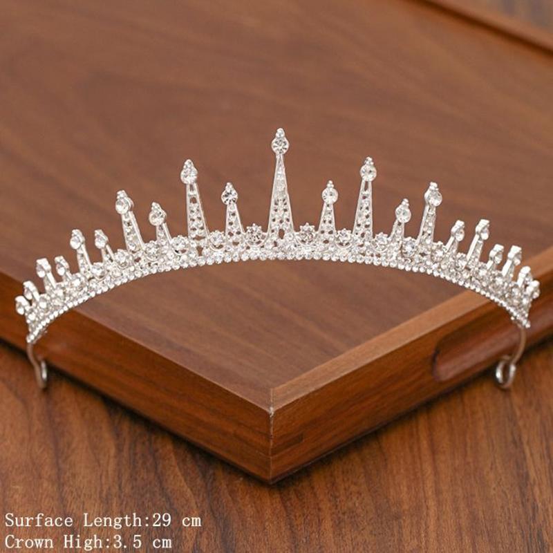 Erlesene, mit Strasssteinen besetzte Kronen-Kollektion