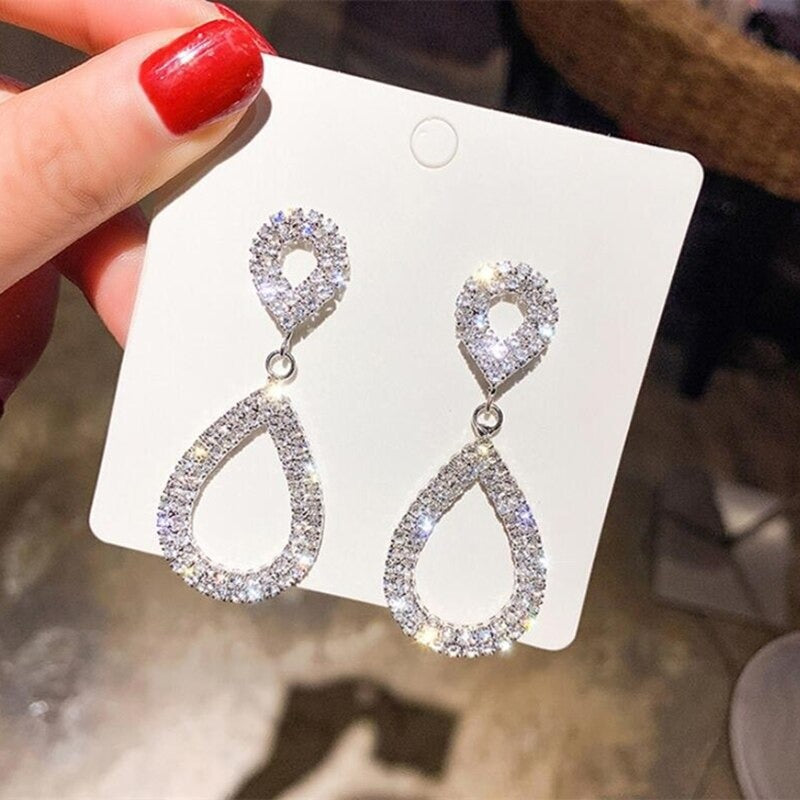 Erlesene und opulente Statement-Ohrring-Kollektion mit langen Tropfen