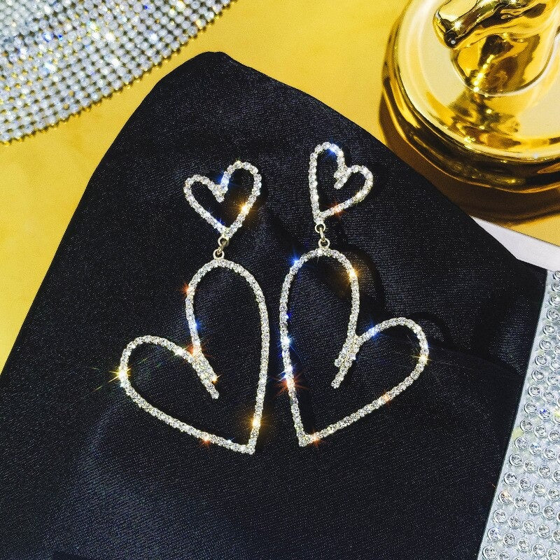 Erlesene und opulente Statement-Ohrring-Kollektion mit langen Tropfen