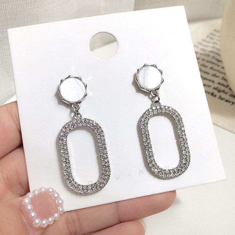 Erlesene und opulente Statement-Ohrring-Kollektion mit langen Tropfen