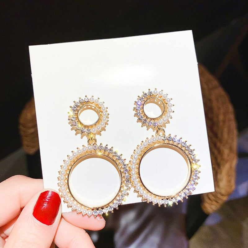 Erlesene und opulente Statement-Ohrring-Kollektion mit langen Tropfen