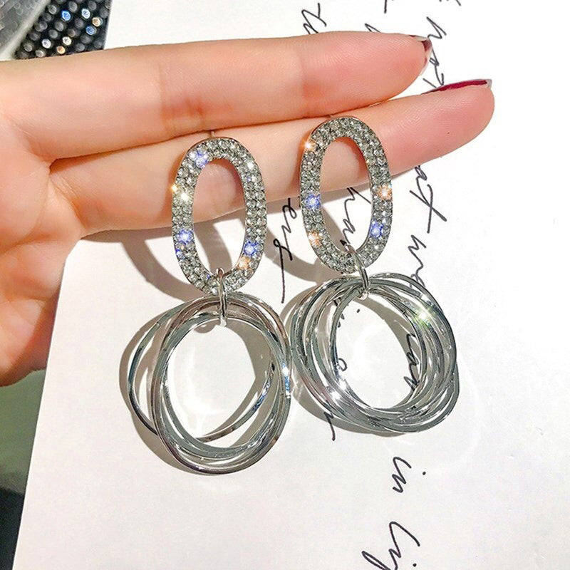 Erlesene und opulente Statement-Ohrring-Kollektion mit langen Tropfen