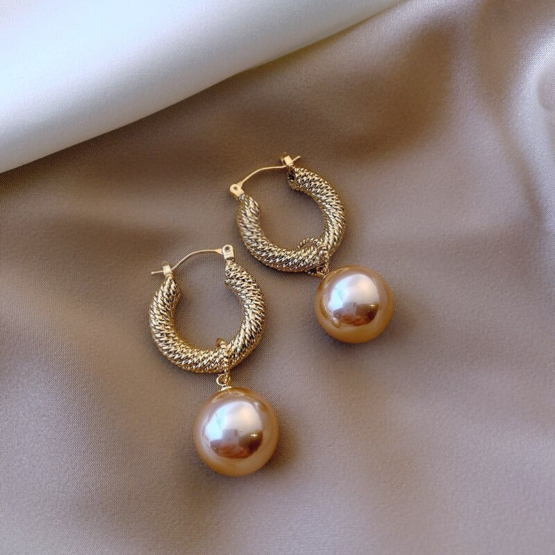 Erlesene und opulente Statement-Ohrring-Kollektion mit langen Tropfen