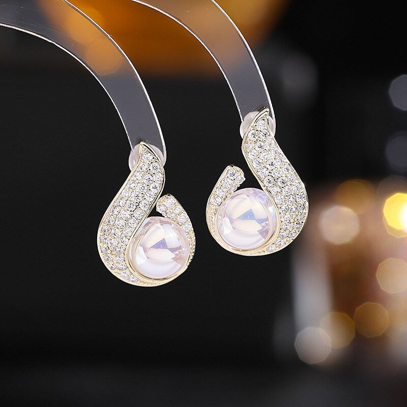 Erlesene und opulente Statement-Ohrring-Kollektion mit langen Tropfen