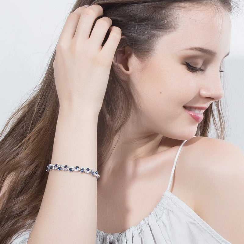 Extravagante mehrfarbige mit Zirkonen verzierte Infinity-Armbänder