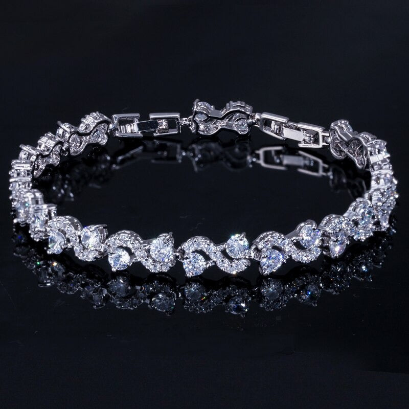 Extravagante mehrfarbige mit Zirkonen verzierte Infinity-Armbänder