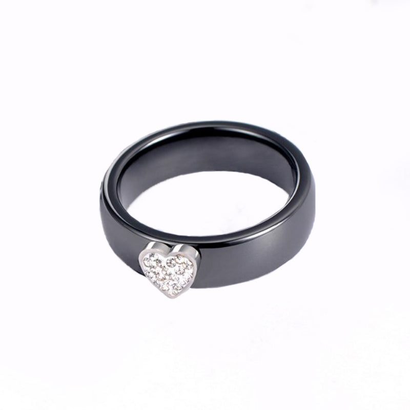 Ausgefallene schwarze Keramikringe mit Kristallherz-Akzent