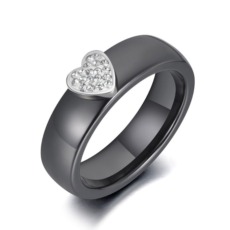 Ausgefallene schwarze Keramikringe mit Kristallherz-Akzent