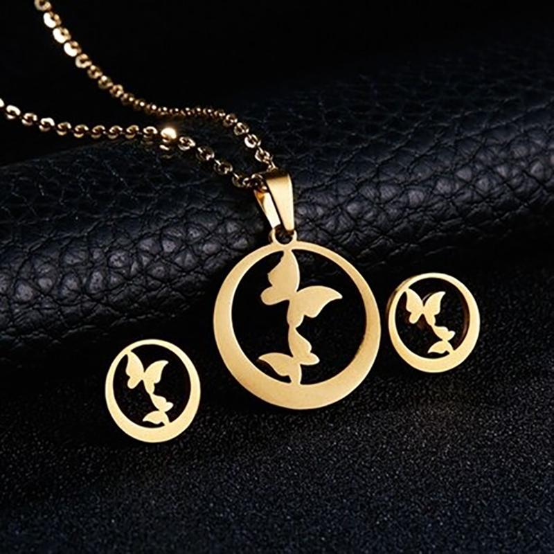 Ausgefallenes Set aus Halskette und Ohrringen