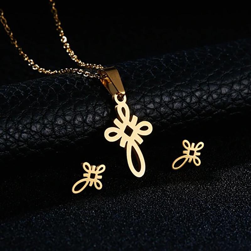 Ausgefallenes Set aus Halskette und Ohrringen