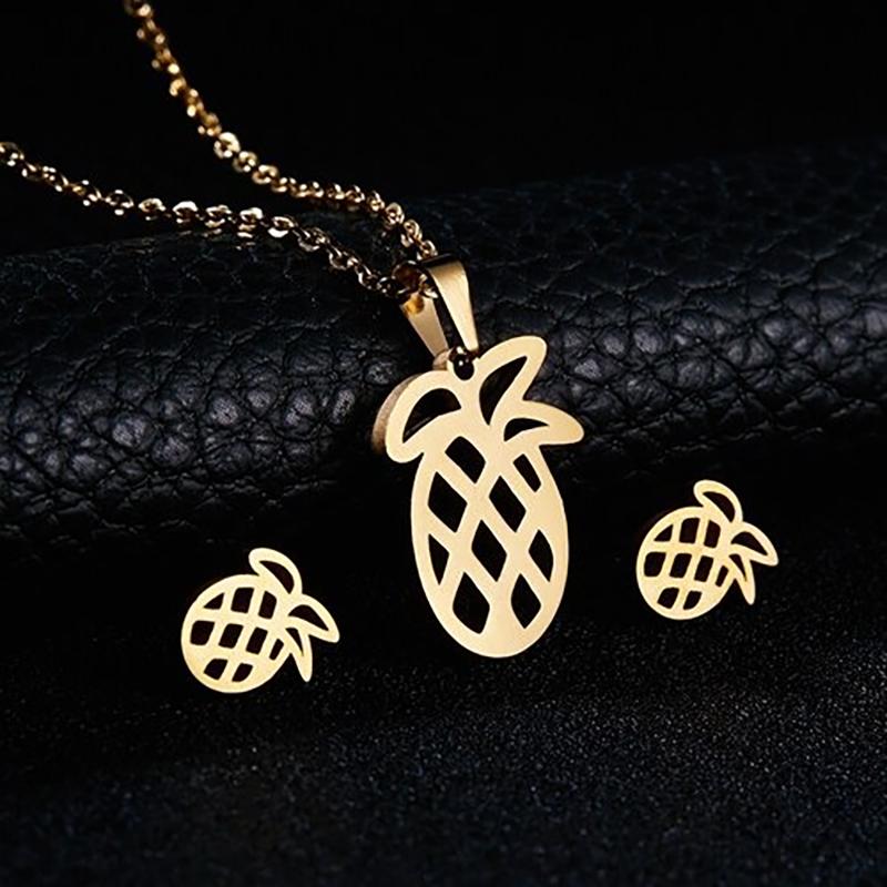 Ausgefallenes Set aus Halskette und Ohrringen