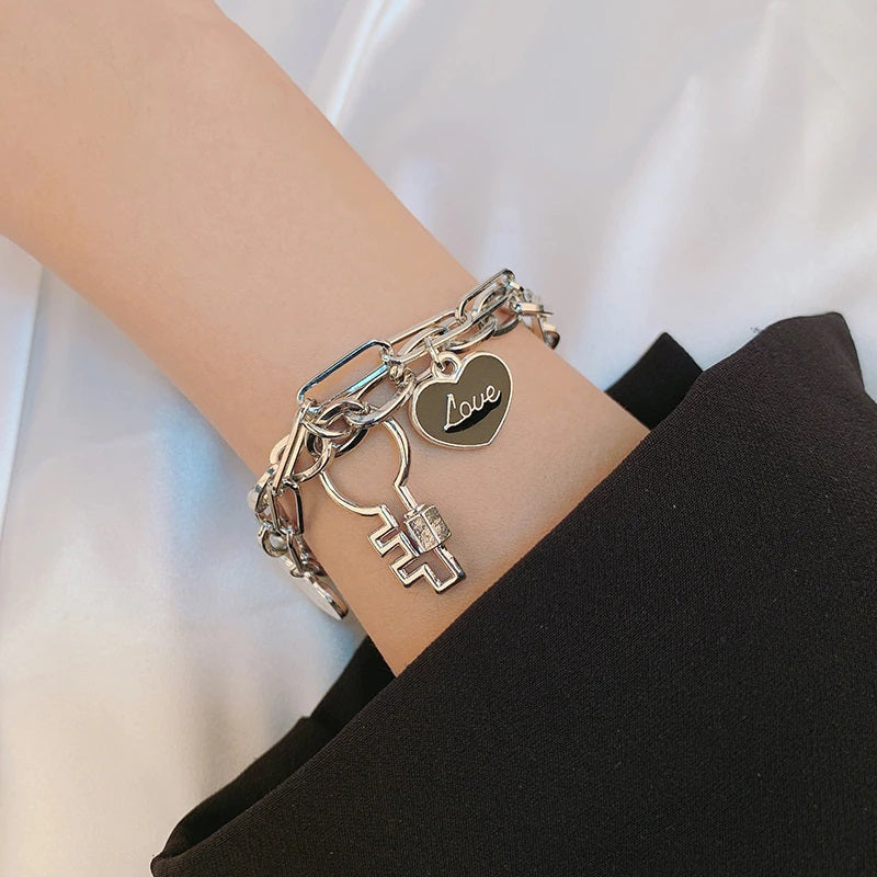 Modische Kettenarmbänder mit mehreren Anhängern