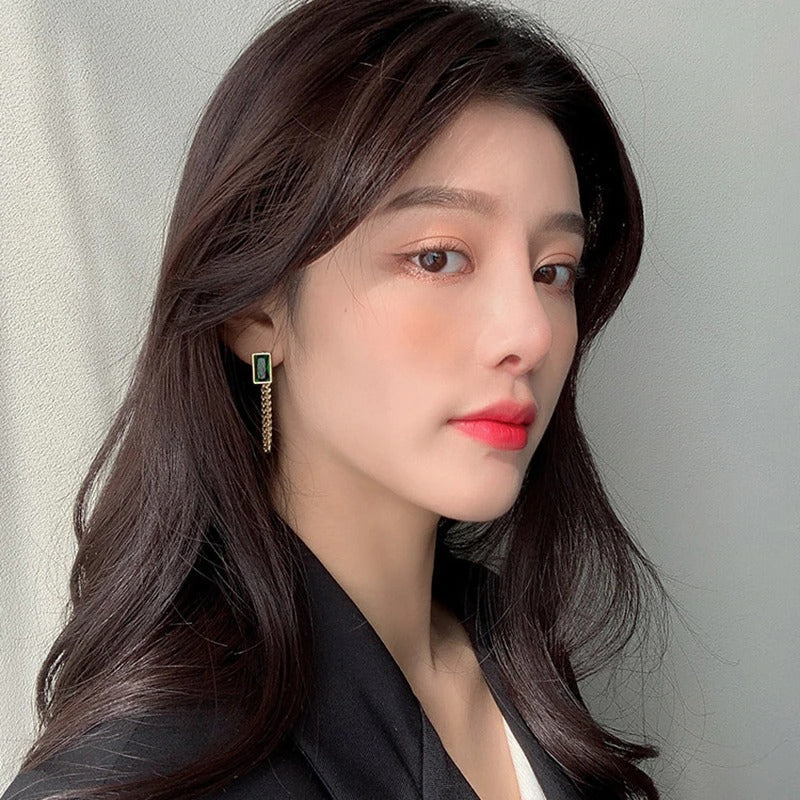 Modekette mit grünem Smaragd inspiriertem Charm-Schmuckstück