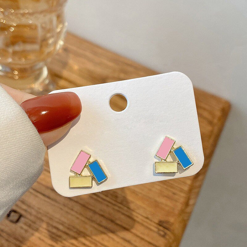 Modekollektionen von Tropfenohrringen mit Strasssteinen und Perlenquasten