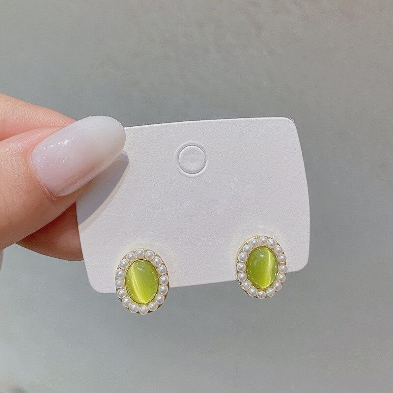 Modekollektionen von Tropfenohrringen mit Strasssteinen und Perlenquasten