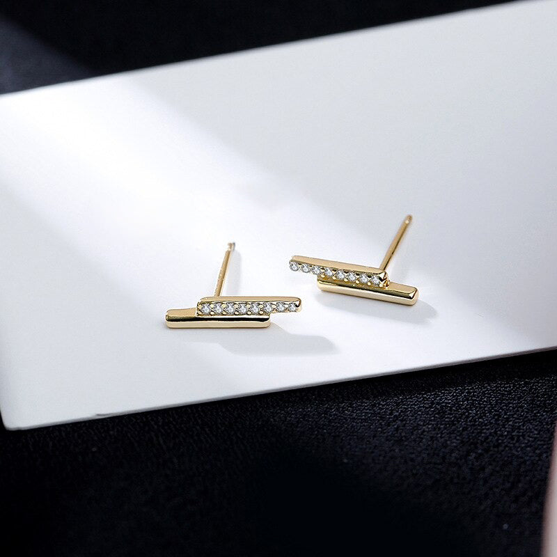 Modekollektionen von Tropfenohrringen mit Strasssteinen und Perlenquasten