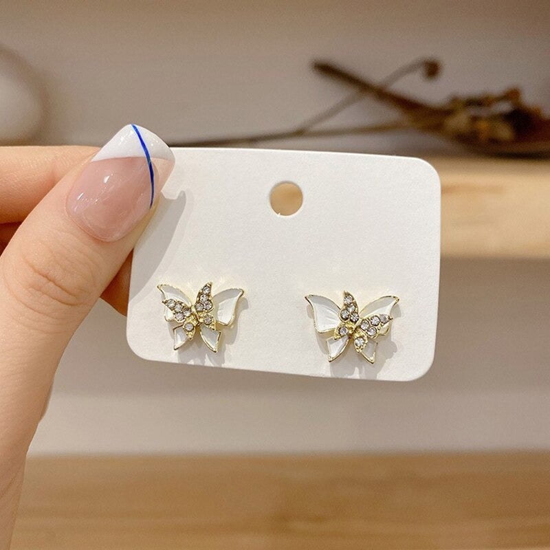 Modekollektionen von Tropfenohrringen mit Strasssteinen und Perlenquasten