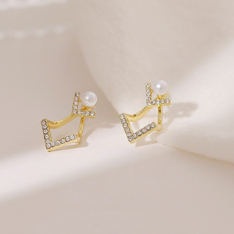 Modekollektionen von Tropfenohrringen mit Strasssteinen und Perlenquasten