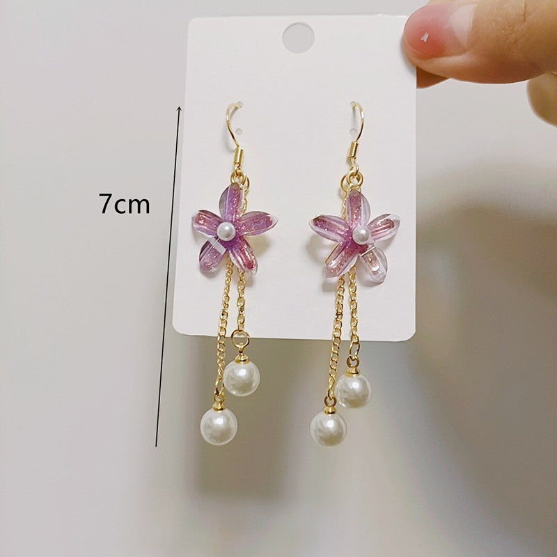 Modekollektionen von Tropfenohrringen mit Strasssteinen und Perlenquasten