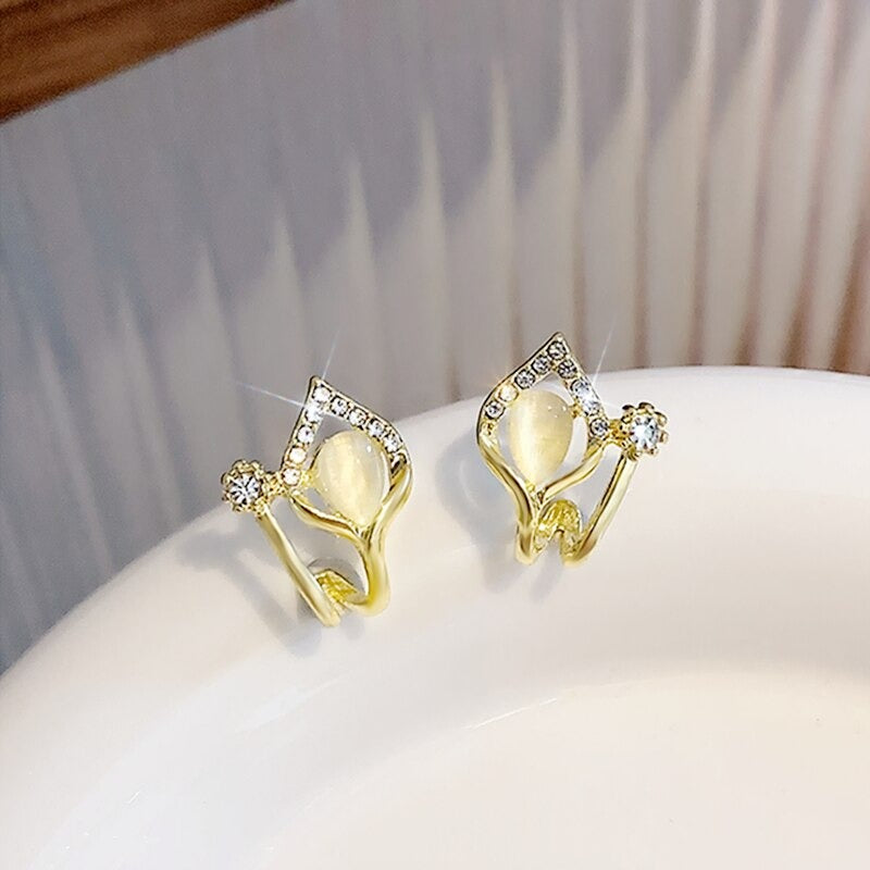 Modekollektionen von Tropfenohrringen mit Strasssteinen und Perlenquasten