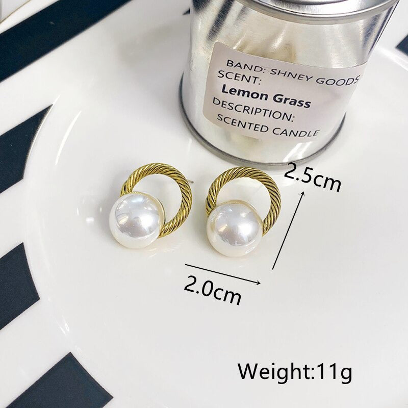 Modekollektionen von Tropfenohrringen mit Strasssteinen und Perlenquasten