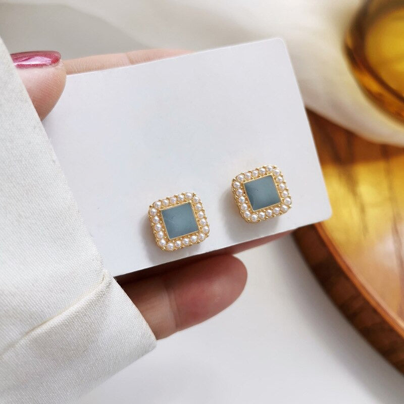 Modekollektionen von Tropfenohrringen mit Strasssteinen und Perlenquasten