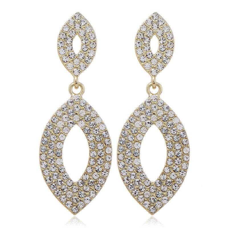 Modische, trendige, lange Ohrringe mit Quaste und Strasssteinen