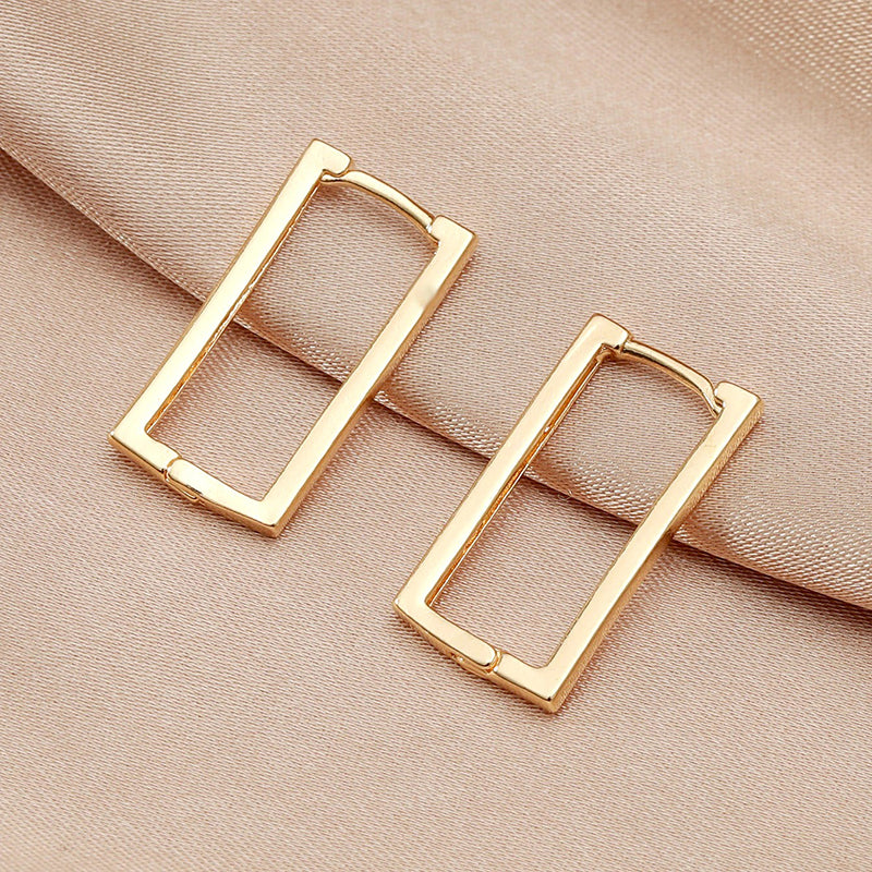 Modische, runde Creolen-Kollektion mit geometrischem Twist aus Metall